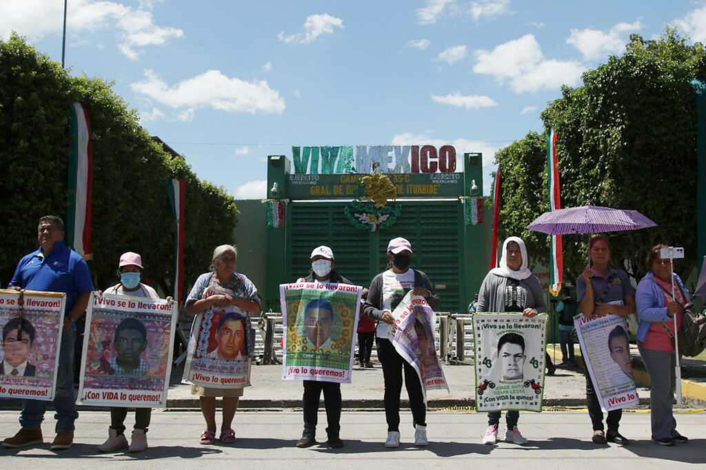 4572d8dd7d0a3b1e7e738fb370af290433132970w-1024x682-1 Activistas vuelven a protestar por caso Ayotzinapa en Guerrero - 4572d8dd7d0a3b1e7e738fb370af290433132970w-1024x682