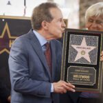 Chris Wallace recibe una estrella en Hollywood junto a la de su padre, Mike Wallace Chris Wallace recibe una estrella en Hollywood junto a la de su padre, Mike Wallace