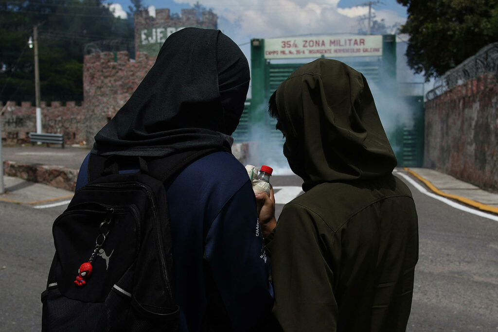 69a72a5dcb263614c719cfda7ae92f59c0e07902w-1024x683-1 Atacan instalaciones militares en Chilpancingo por caso Ayotzinapa - 69a72a5dcb263614c719cfda7ae92f59c0e07902w-1024x683