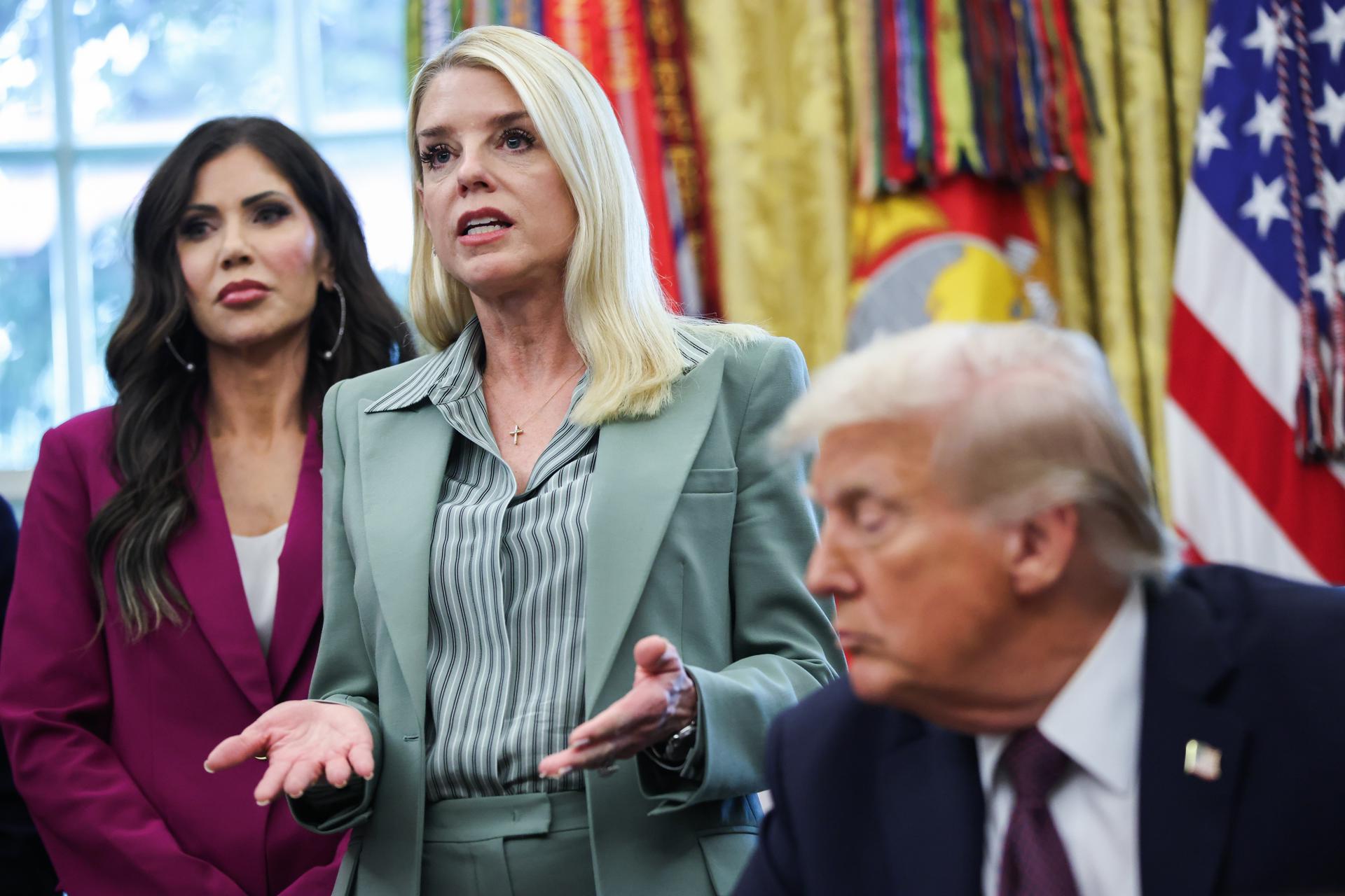 Fiscalía de Trump demanda a 6 estados demócratas por no entregar los padrones electorales