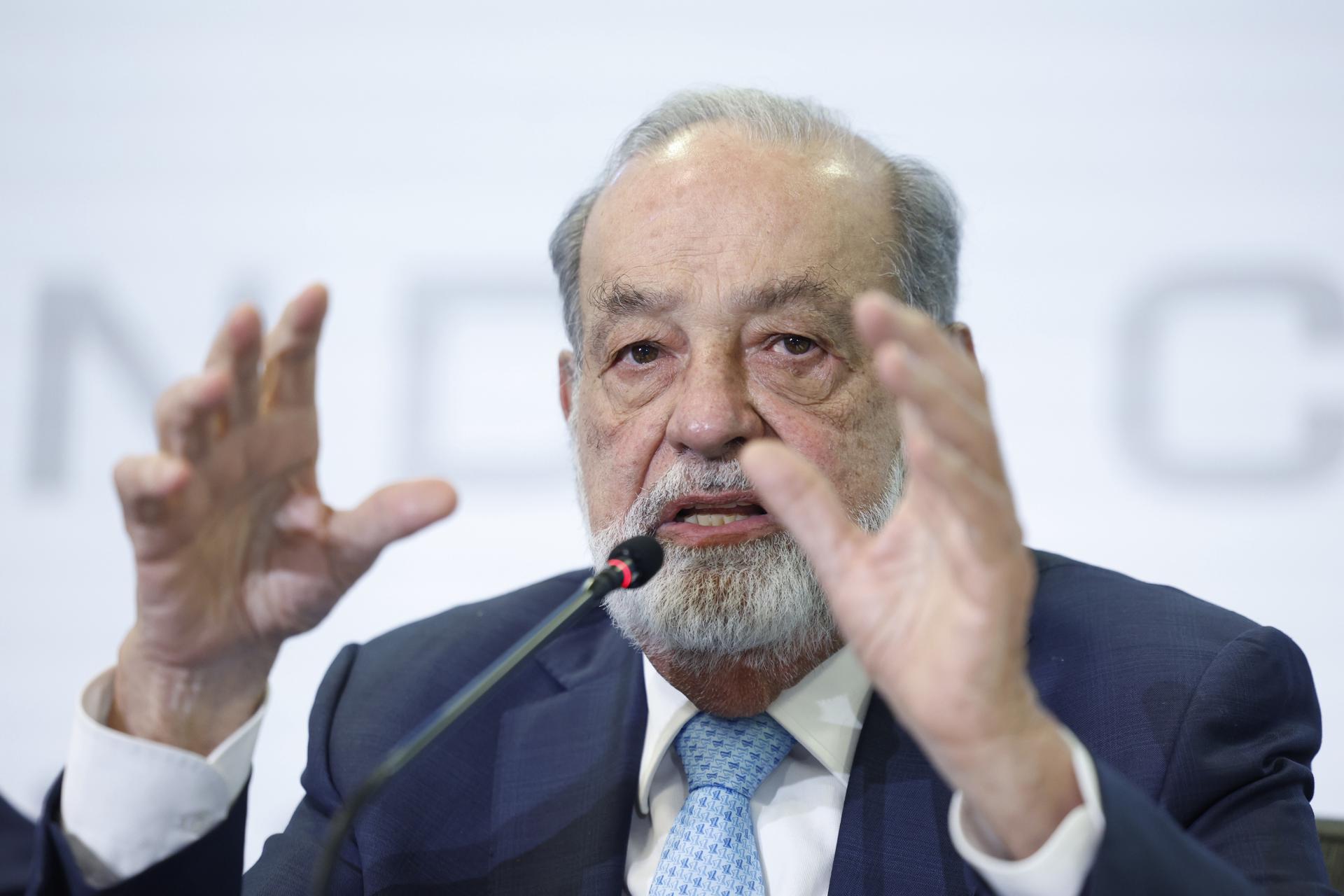 Carlos Slim firma contrato con Pemex por mil 991 millones de dólares para perforación