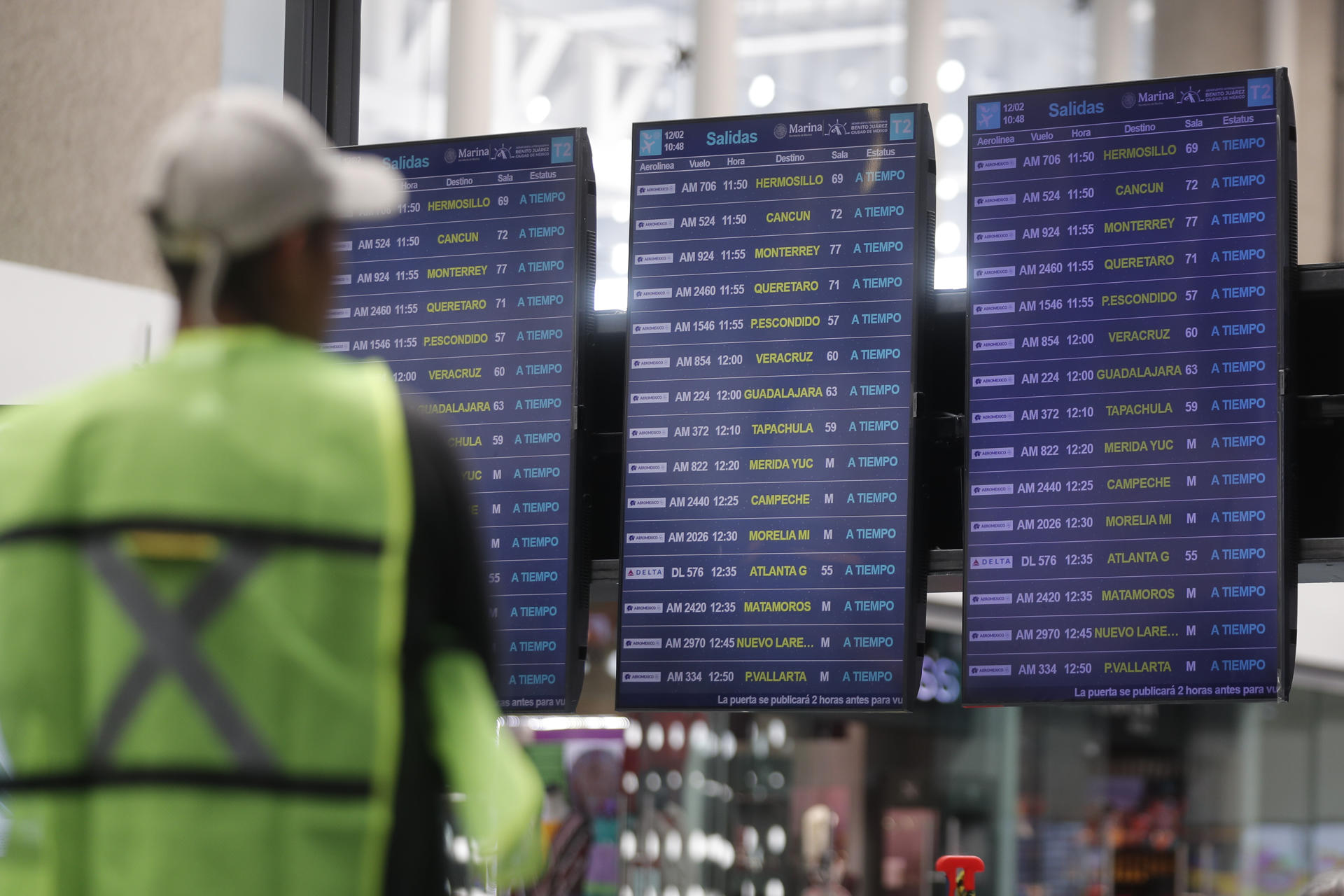 Falla en torre de control del AICM retrasa decenas de vuelos
