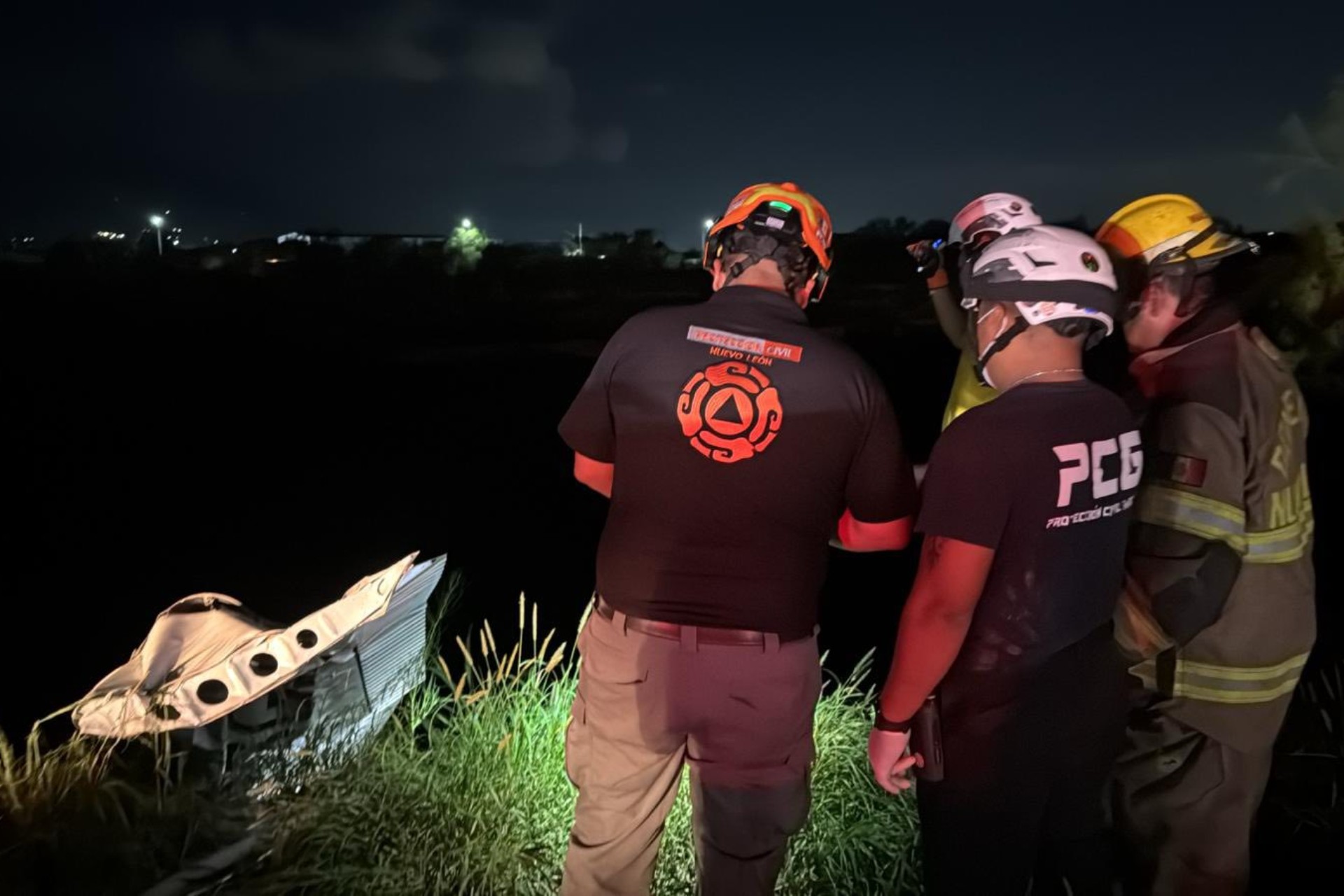 Dos muertos tras caída de avión pequeño en García, Nuevo León