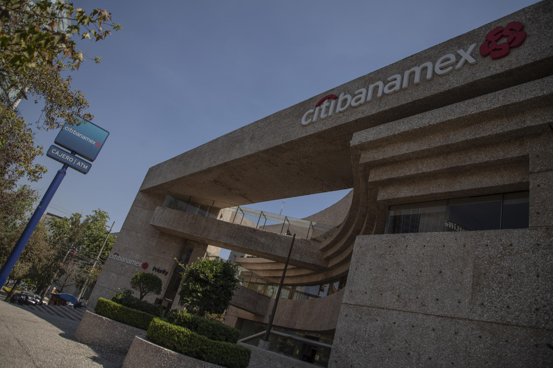 Empresario Chico Pardo no prevé aumentar su posición en Banamex tras compra del 25 %