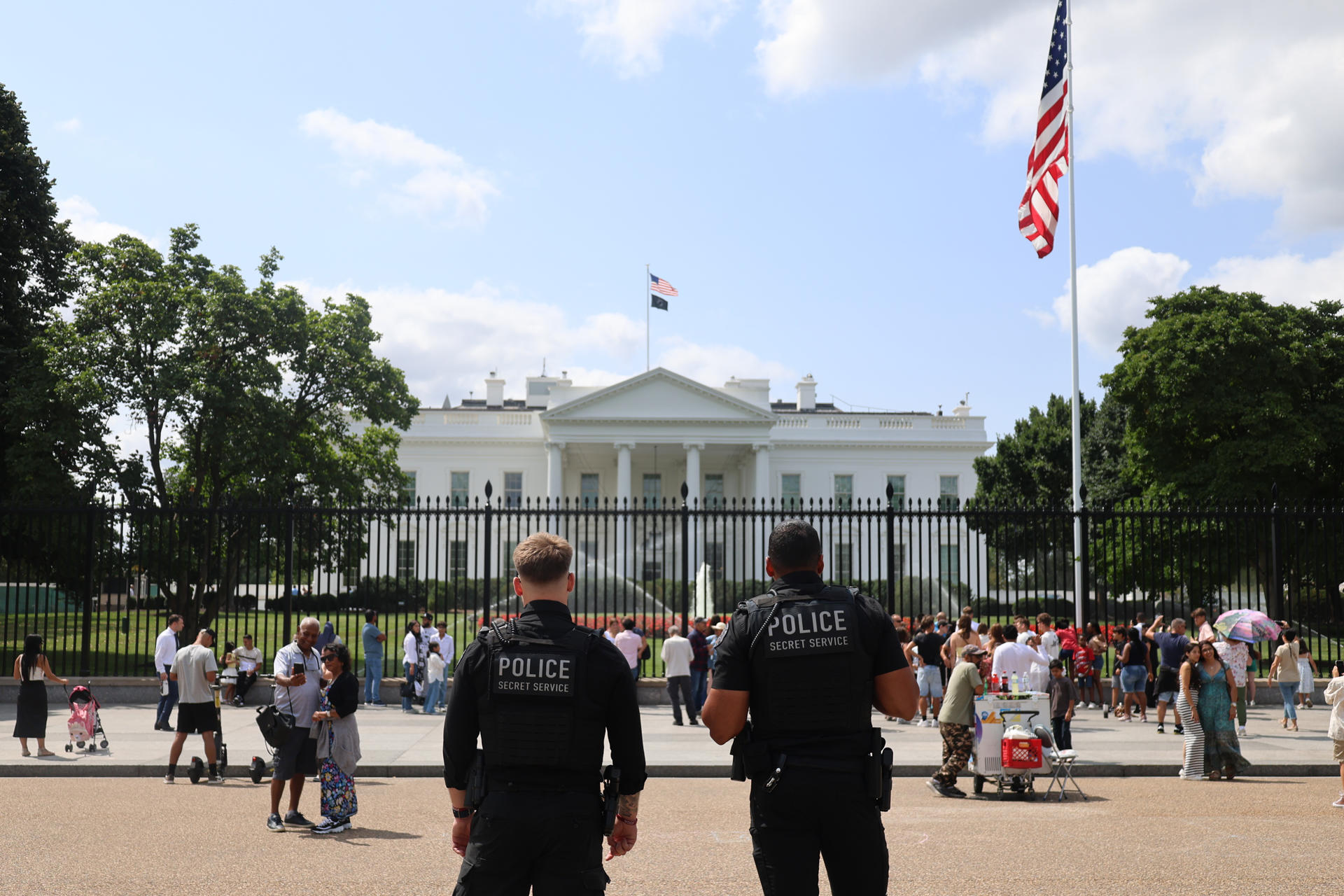 Casa Blanca planea despidos masivos en agencias federales si hay cierre de Gobierno