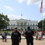 Casa Blanca planea despidos masivos en agencias federales si hay cierre de Gobierno