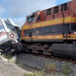 Choque entre tren y autobús de pasajeros deja seis muertos en Guanajuato Choque entre tren y autobús de pasajeros deja seis muertos en Guanajuato