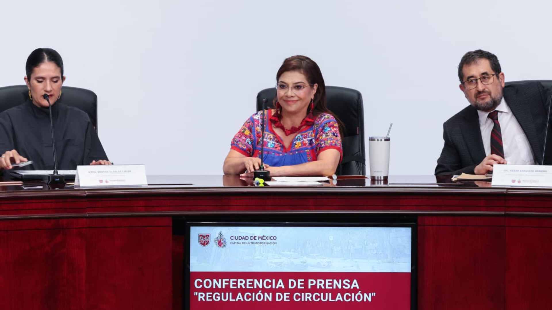 Clara Brugada presenta trece medidas para regular transporte de sustancias peligrosas en CDMX
