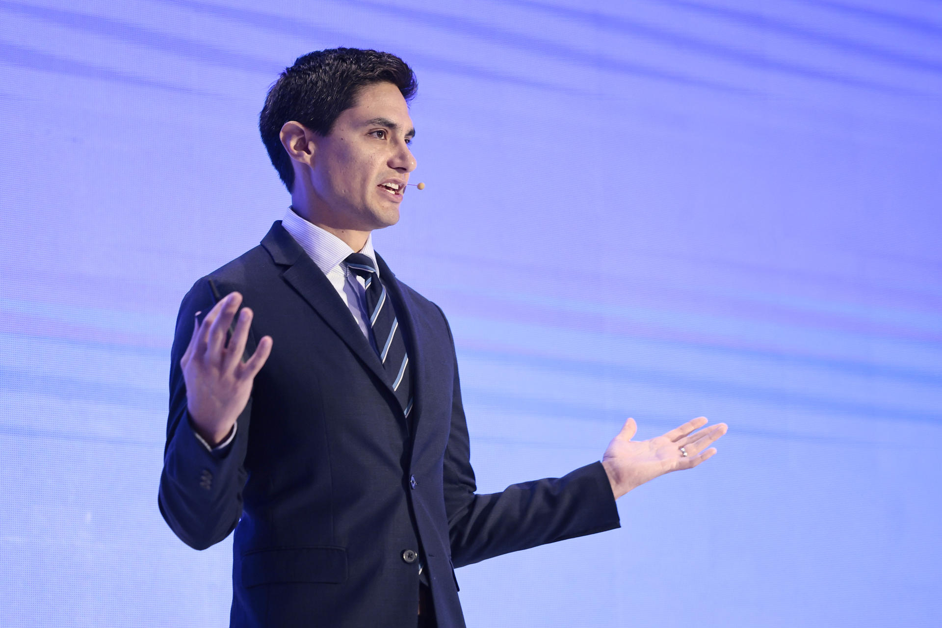 Moody’s advierte que México deberá elevar su recaudación fiscal para cubrir el gasto fijo