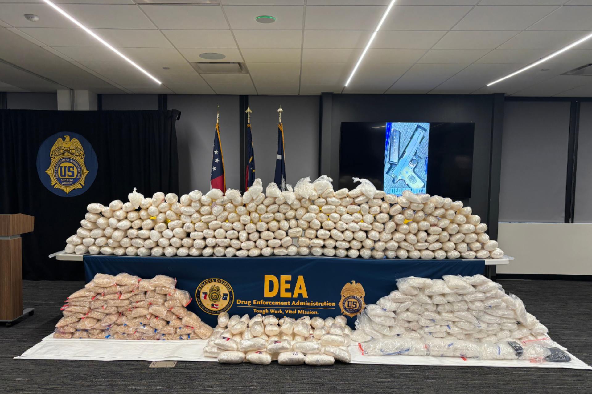 DEA detiene en mega operativo a 670 miembros del CJNG