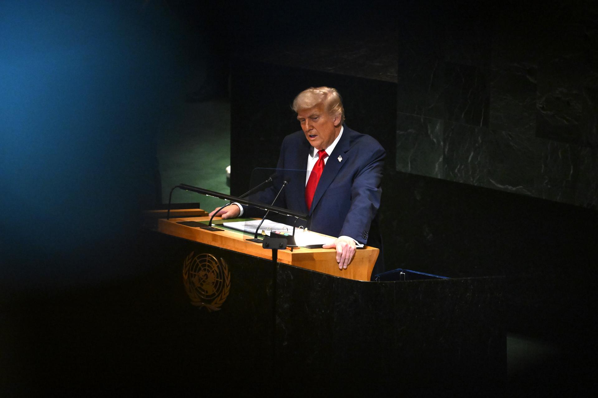 Trump exige a la ONU investigar fallos de escalera y teleprónter en su discurso