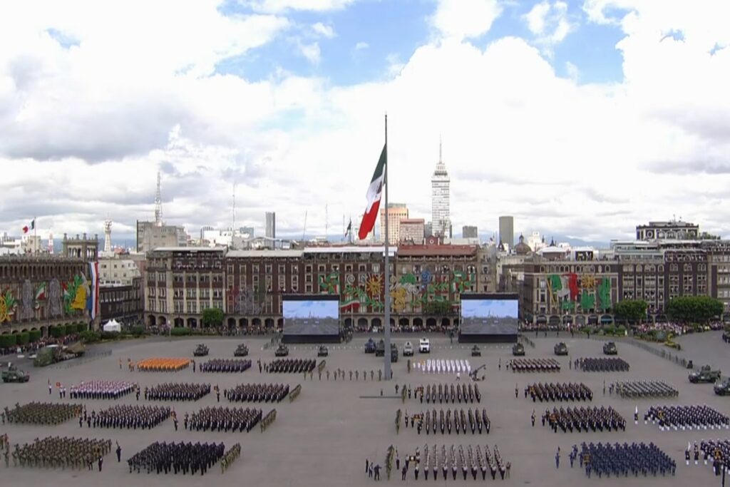 desfile-independencia-mexico-zocalo-2025-1-1024x683-1 Las mejores fotos del desfile cívico militar por el 215 Aniversario de la Independencia de México - desfile-independencia-mexico-zocalo-2025-1-1024x683