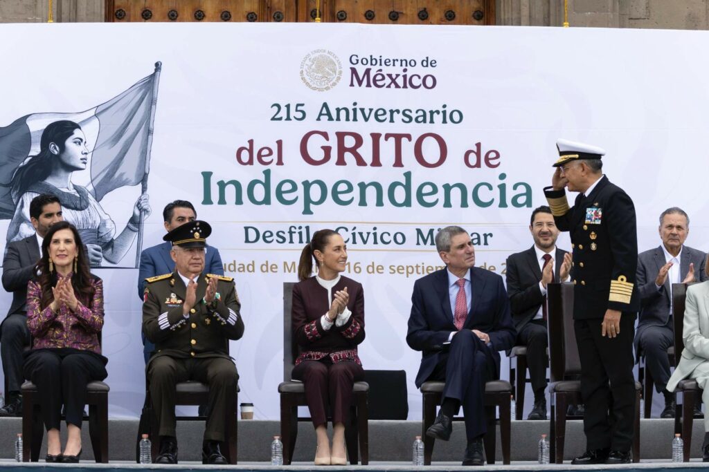 desfile-militar-16-septiembre-independencia-sheinbaum-2025-3-1024x683-1 Las mejores fotos del desfile cívico militar por el 215 Aniversario de la Independencia de México - desfile-militar-16-septiembre-independencia-sheinbaum-2025-3-1024x683