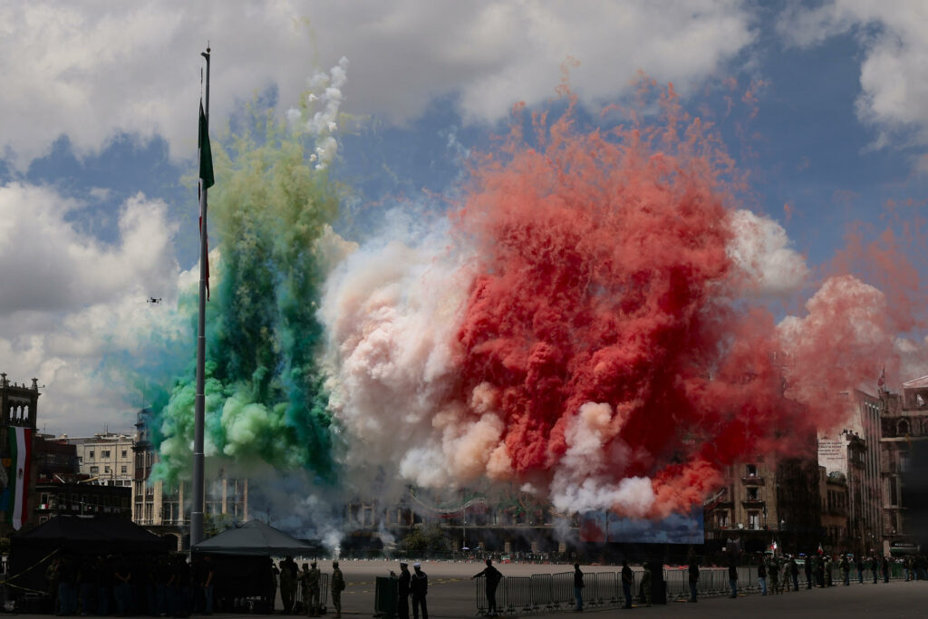 desfile-militar-16-septiembre-independencia-sheinbaum-2025-5-1024x683-1 Las mejores fotos del desfile cívico militar por el 215 Aniversario de la Independencia de México - desfile-militar-16-septiembre-independencia-sheinbaum-2025-5-1024x683