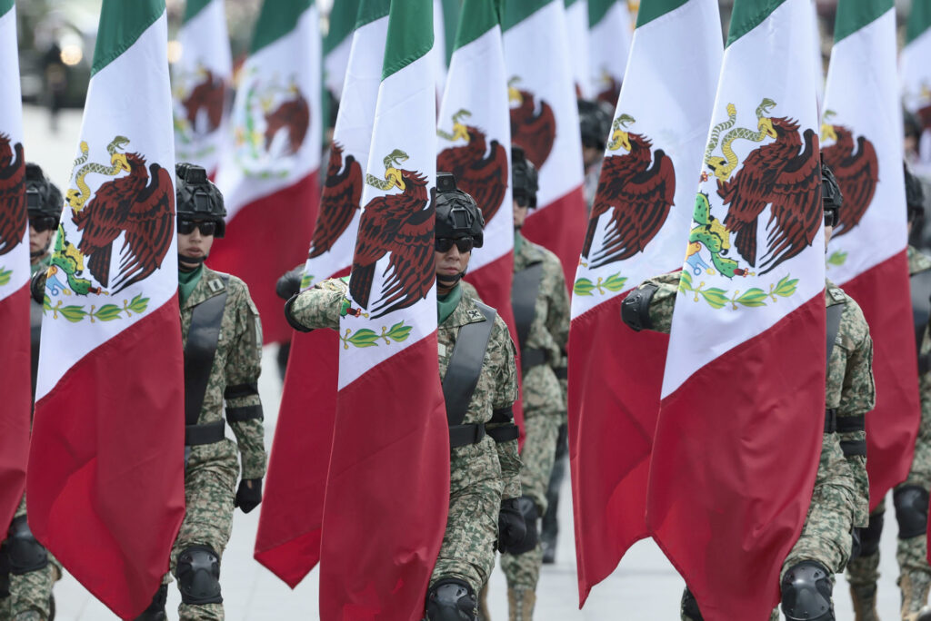 desfile-militar-16-septiembre-independencia-sheinbaum-2025-8-1024x684-1 Las mejores fotos del desfile cívico militar por el 215 Aniversario de la Independencia de México - desfile-militar-16-septiembre-independencia-sheinbaum-2025-8-1024x684