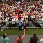 Presidencia suspende a empleado por agredir a reportero tras evento oficial