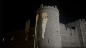 Foto ilustrativa de la nota titulada: Así dan la bienvenida a Trump en Reino Unido: exhiben su foto con Epstein en el castillo de Windsor (Video)