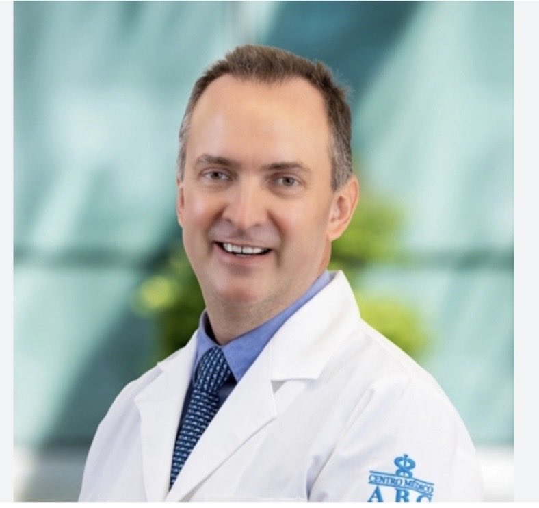 Médico mexicano evita tragedia en el vuelo 421 Miami-CDMX