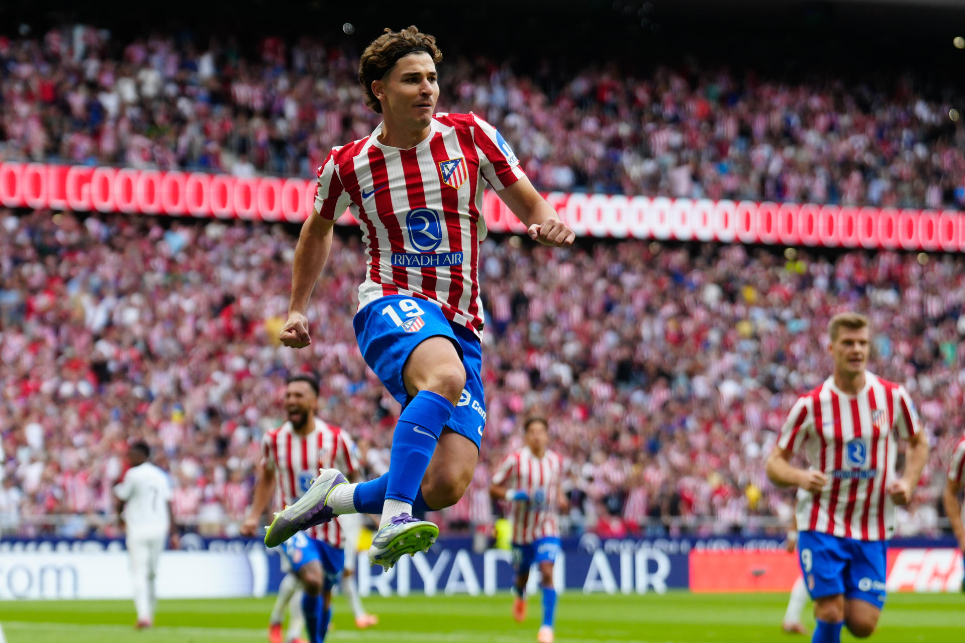 Atlético arrolla al Real Madrid en un derbi histórico