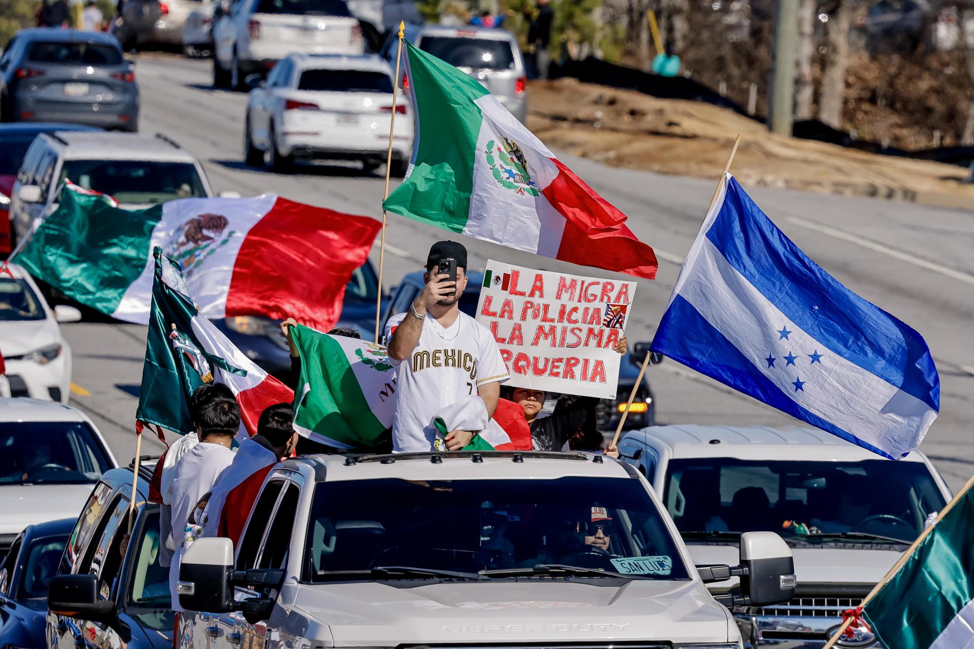 Redadas migratorias opacan la celebración del Mes de la Herencia Hispana en EEUU