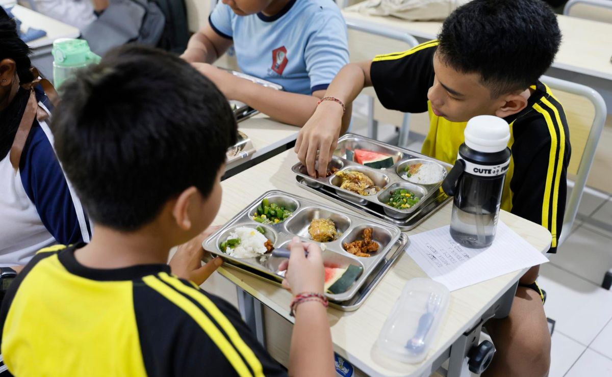 Cerca de 6 mil niños intoxicados en Indonesia en un programa escolar de comida gratuita