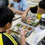 Cerca de 6 mil niños intoxicados en Indonesia en un programa escolar de comida gratuita Cerca de 6 mil niños intoxicados en Indonesia en un programa escolar de comida gratuita