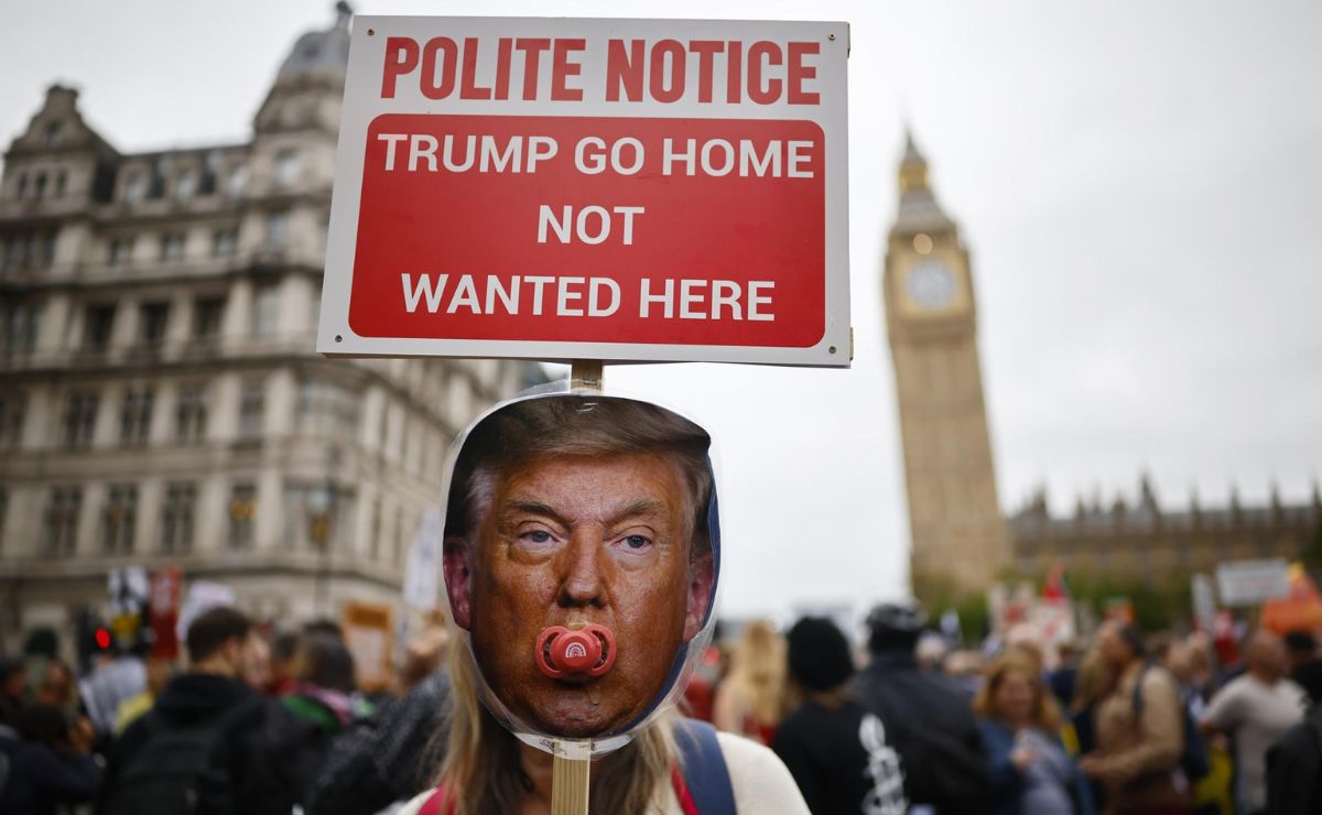 protesta-en-londres-contra-visita-de-donald-trump Rey Carlos III recibe a Trump por visita de Estado; intercambian regalos y visitan tumba de Isabel II - protesta-en-londres-contra-visita-de-donald-trump