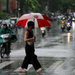 Al menos 11 muertos y 13 desaparecidos en Vietnam por el impacto del tifón Bualoi