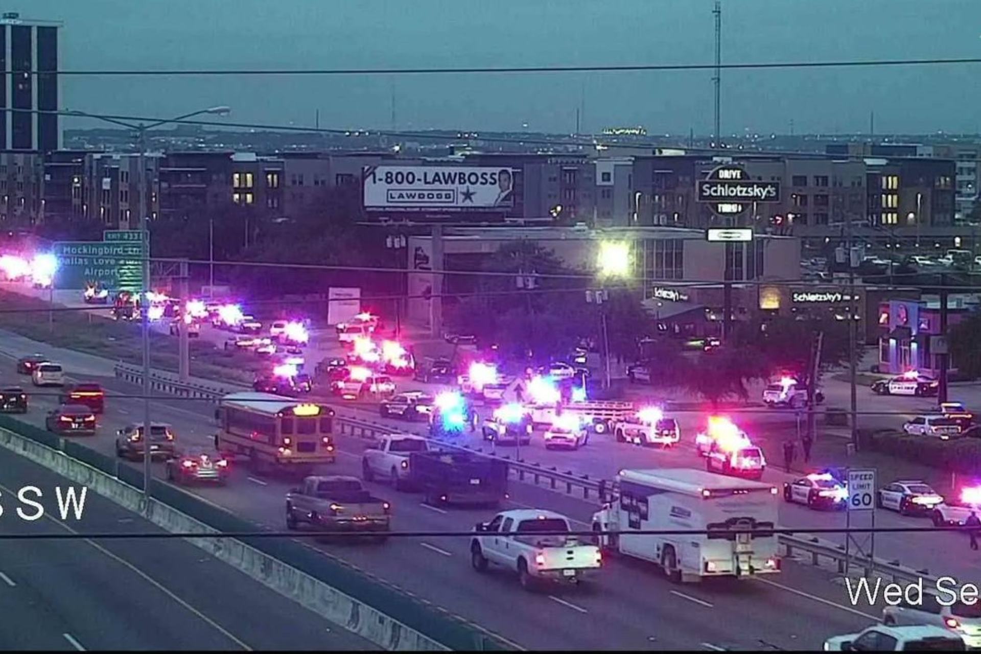 Suben a tres las muertos por el tiroteo a un centro del ICE en Dallas, Texas