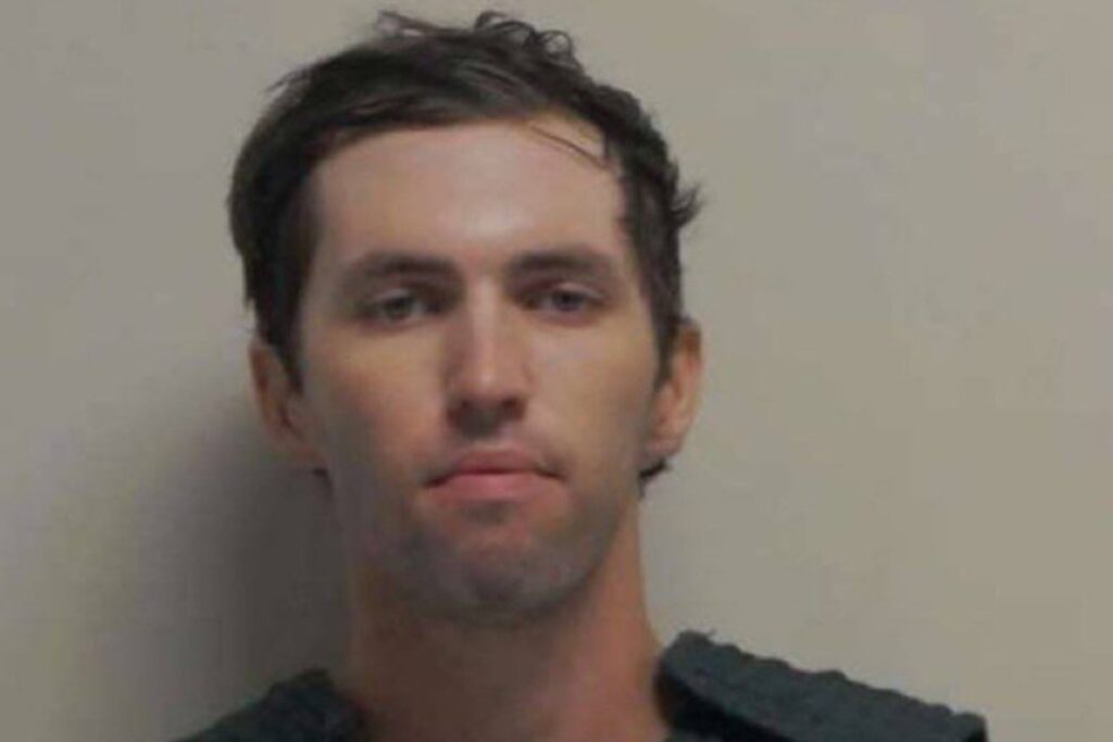 tyler-robinson-asesino-charlie-kirk-1024x683-1 Tyler Robinson escucha los cargos que le imputan por el asesinato de Charlie Kirk - tyler-robinson-asesino-charlie-kirk-1024x683