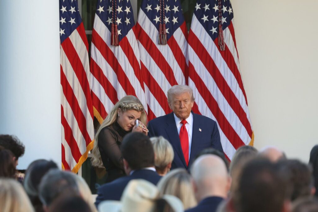 164208b4d2293e38f933d294b7c91bfe1a833be2w-1024x683-1 Trump entrega de forma póstuma la Medalla Presidencial de la Libertad a Charlie Kirk - 164208b4d2293e38f933d294b7c91bfe1a833be2w-1024x683