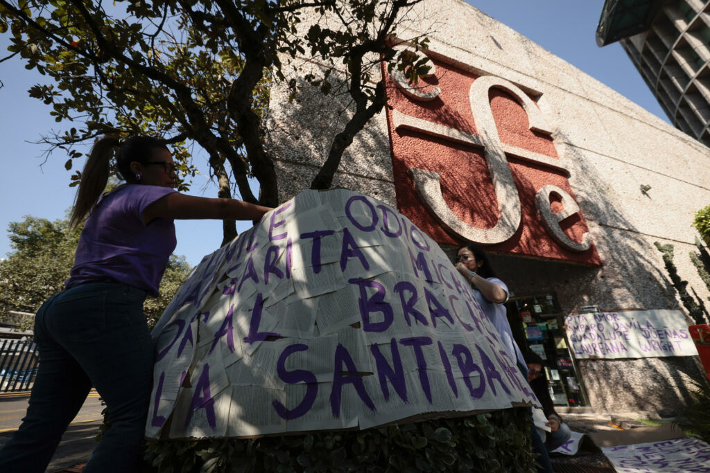 1c35f2e7a8587c3e15d1f4586f7f9ebc21b508f0w-1024x683-1 Escritoras y feministas exigen la renuncia de Taibo II con "horribles poemas" - 1c35f2e7a8587c3e15d1f4586f7f9ebc21b508f0w-1024x683