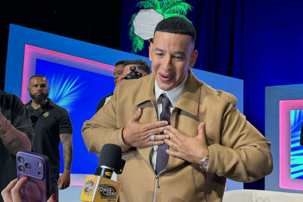 22eb7372a85b27fba0e3f5686e454533eb07a1daw-1024x683-1 Daddy Yankee se presenta "renacido" con su nueva misión de "predicar el Evangelio" - 22eb7372a85b27fba0e3f5686e454533eb07a1daw-1024x683