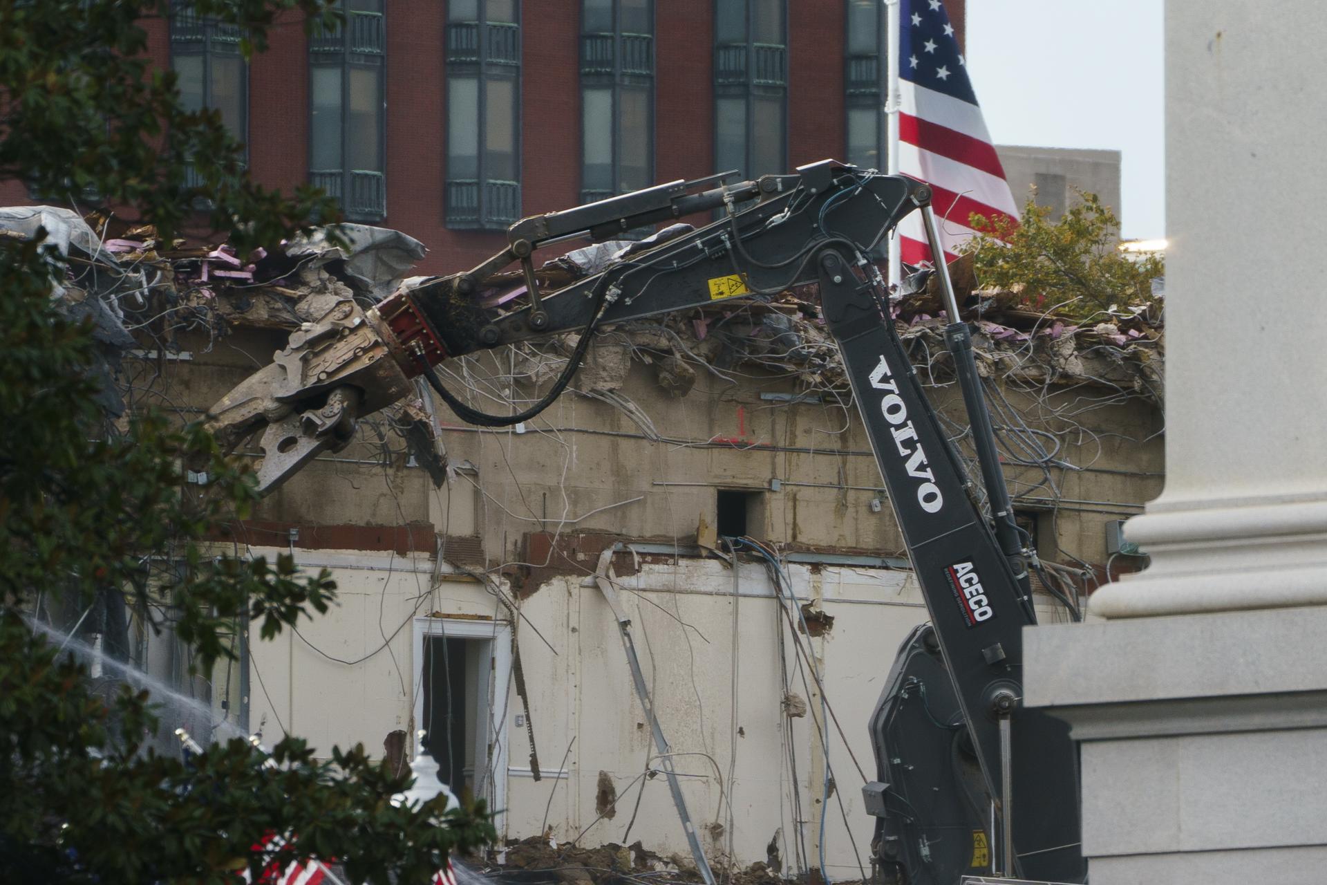 Amazon, Apple y diversos magnates están entre patrocinadores del salón de baile de Trump