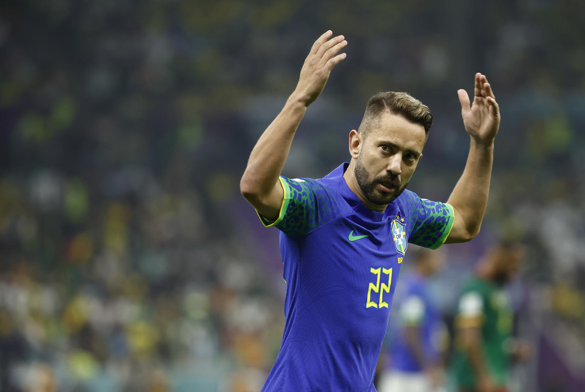 El mediapunta Everton Ribeiro, mundialista con Brasil, padece cáncer de tiroides