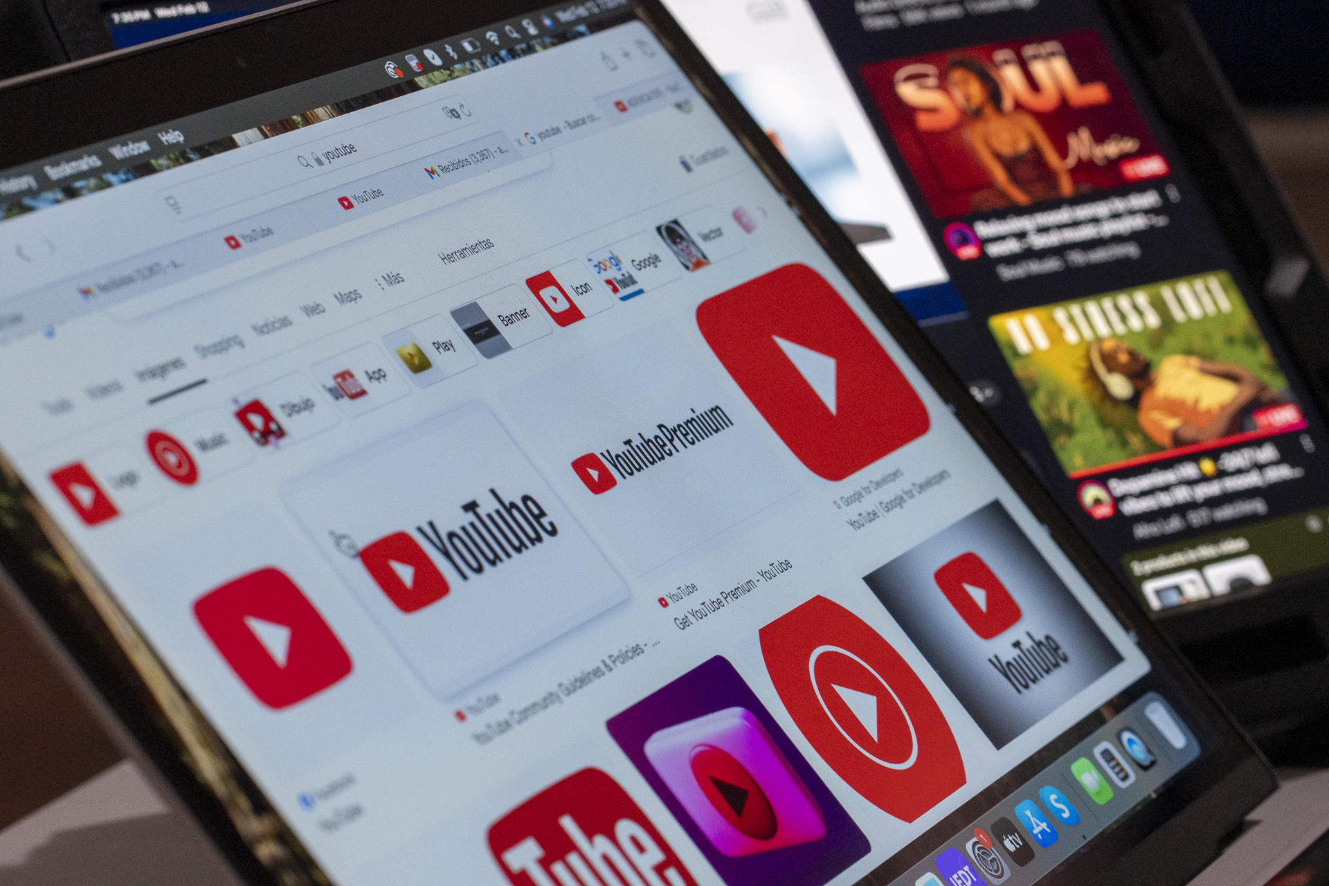 Google afirma que el veto australiano a redes sociales en menores será difícil de aplicar