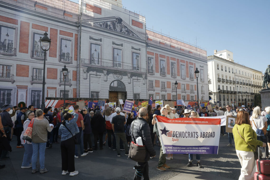 799ba37e263013a603ec2c46389c1936a532ba1ew-1024x683-1 #FOTOS Protestan en España contra la 'tiranía' de Trump - 799ba37e263013a603ec2c46389c1936a532ba1ew-1024x683
