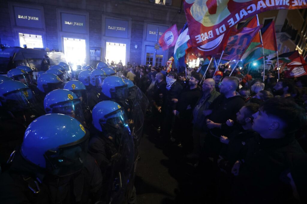 8fa2f2c9a298eb7ff378ca8640e1baf349f1b072w-1024x683-1 Miles de personas protestan en Roma y otras ciudades por la interceptación de la Flotilla - 8fa2f2c9a298eb7ff378ca8640e1baf349f1b072w-1024x683