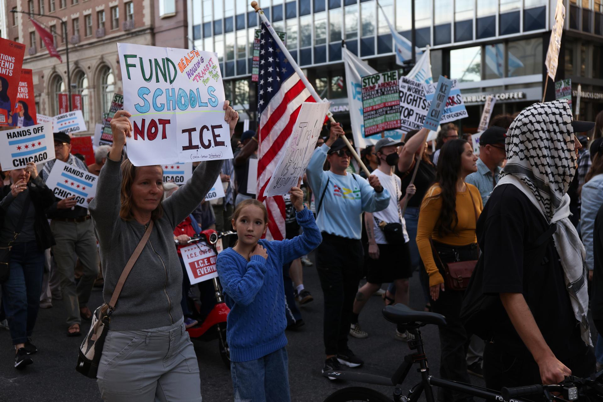 ICE detiene a más de 40 personas en Chicago durante operativo en vecindarios