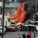 Tráiler impacta contra vehículos y causa incendio en San Juan del Rio, Querétaro Tráiler impacta contra vehículos y causa incendio en San Juan del Rio, Querétaro