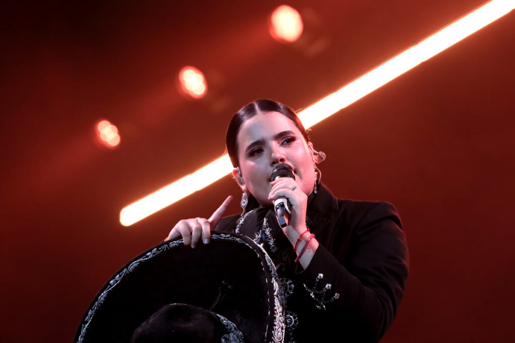 alejandro-fernandez-rinde-homenaje-a-su-padre-con-de-rey-a-rey-2-1-1024x683-1 Alejandro Fernández rinde homenaje a su padre con 'De Rey a Rey' - alejandro-fernandez-rinde-homenaje-a-su-padre-con-de-rey-a-rey-2-1-1024x683