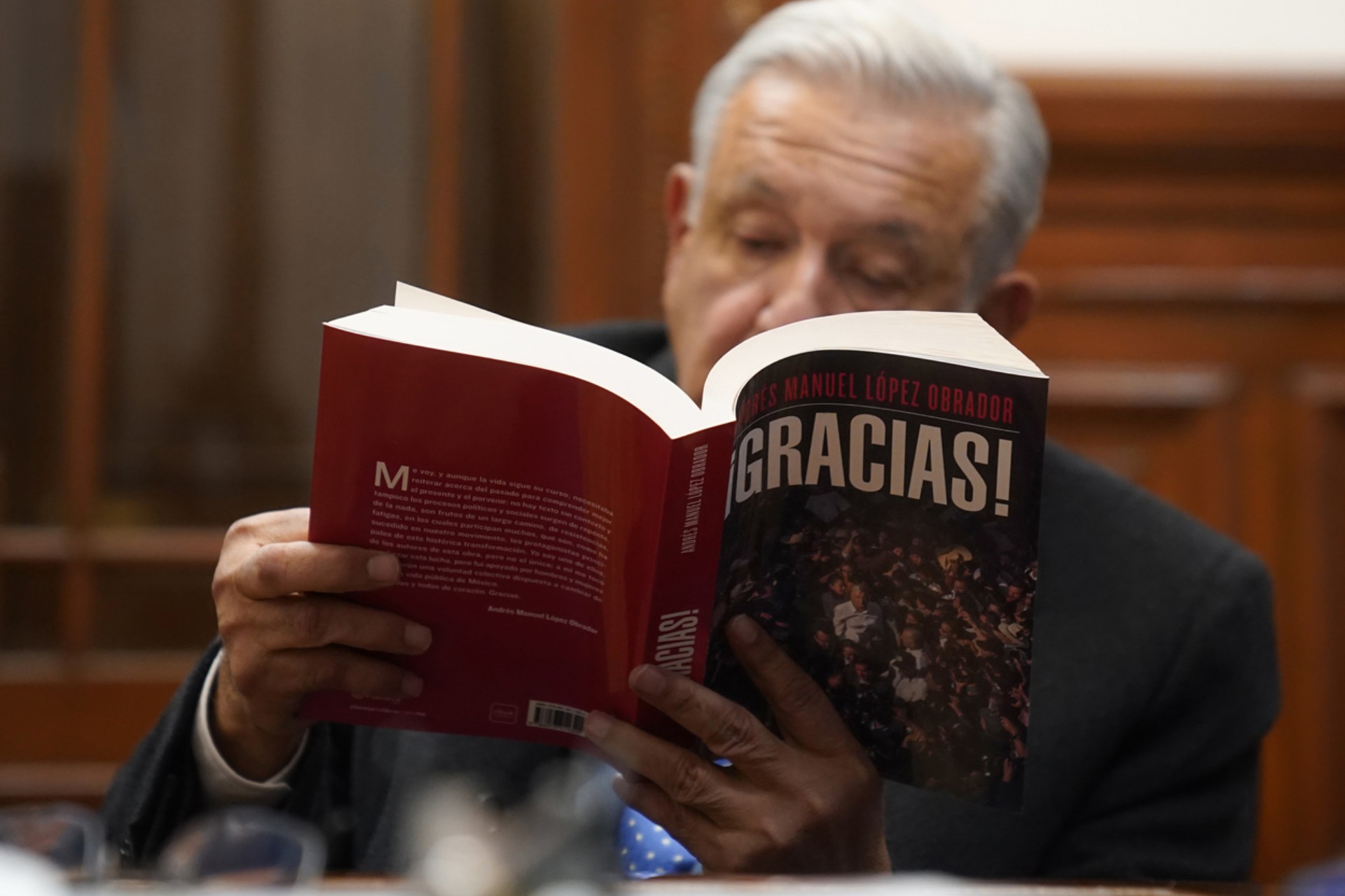 amlo-lopez-obrador-libro-gracias AMLO se hace presente en la FIL Zócalo - amlo-lopez-obrador-libro-gracias