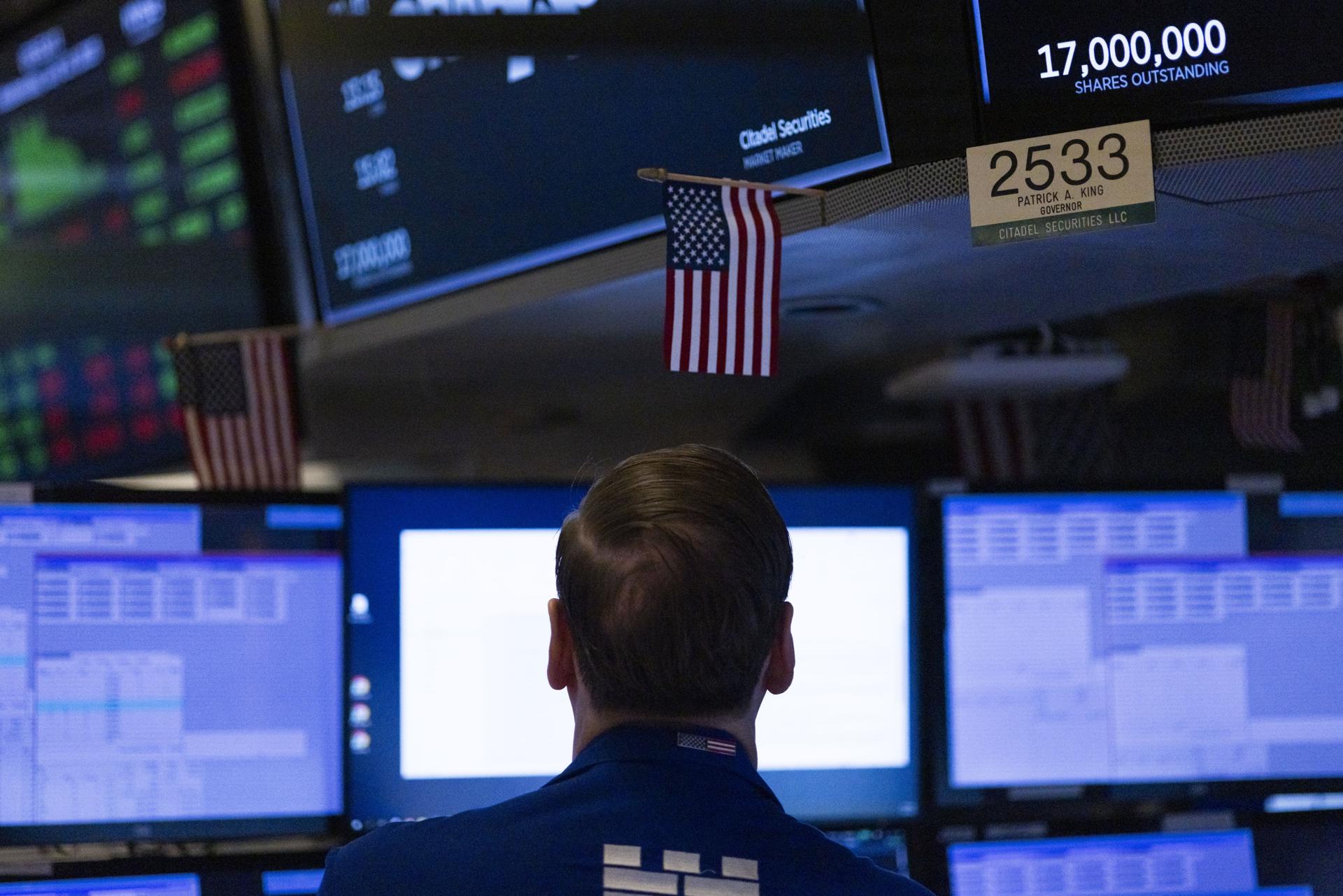 Wall Street cierra la semana con pérdidas tras la amenaza de aranceles de Trump Wall Street cierra la semana con pérdidas tras la amenaza de aranceles de Trump