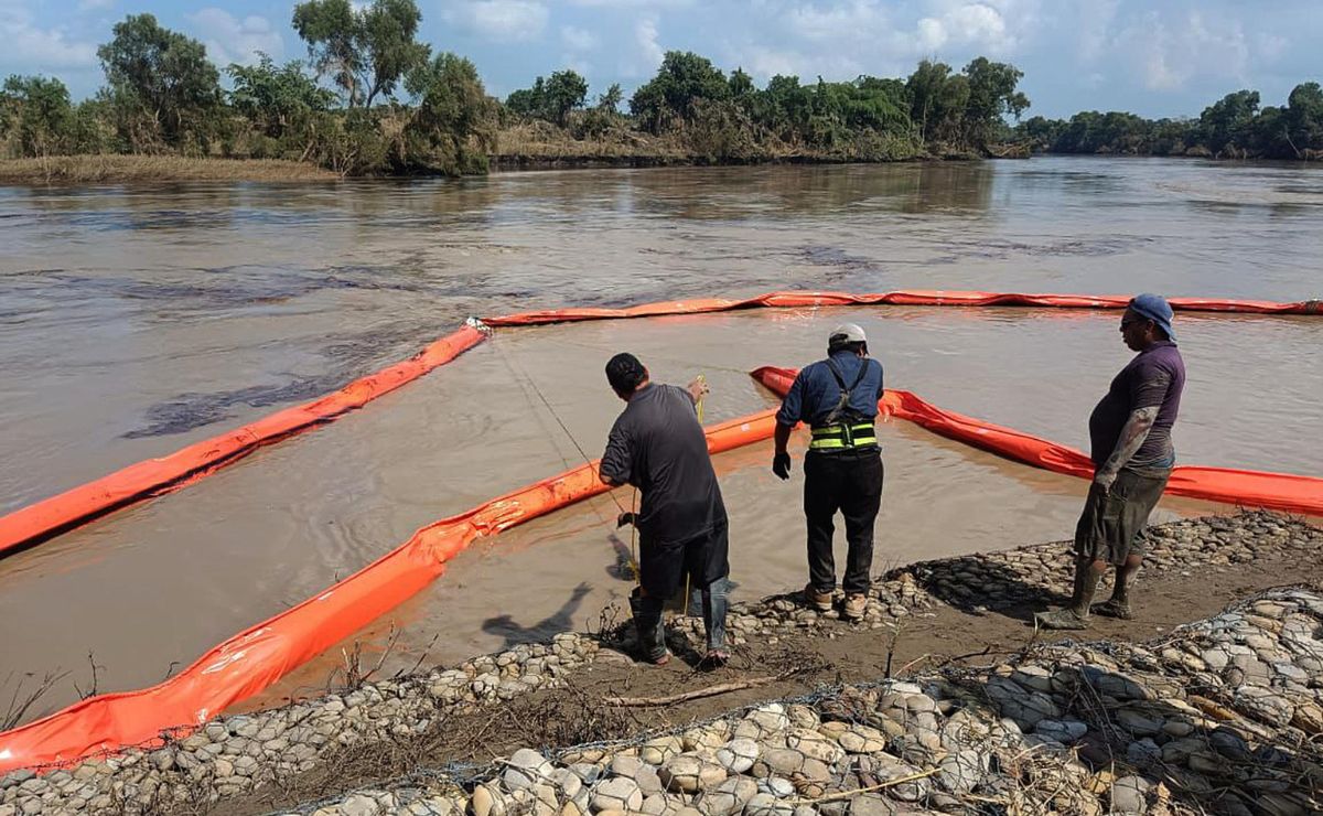 Video: Derrame de hidrocarburo afecta el río Tuxpan Video: Derrame de hidrocarburo afecta el río Tuxpan