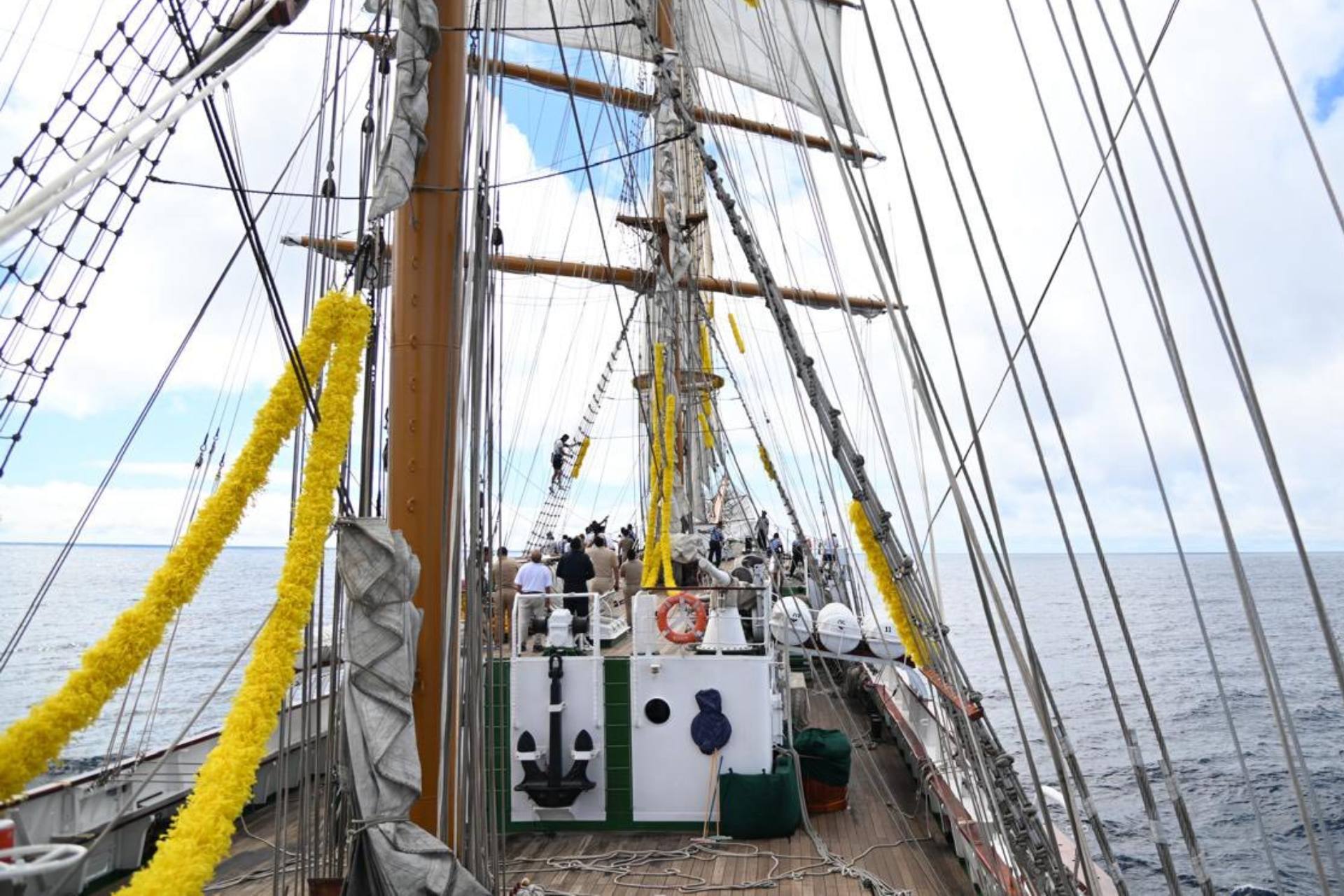 Buque escuela “Cuauhtémoc” zarpa de Nueva York tras choque