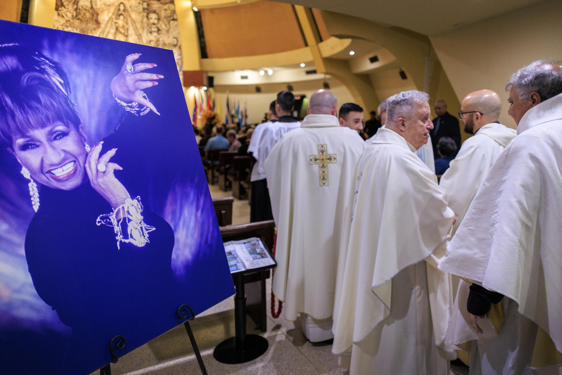 Cubanos en EE.UU. celebran a Celia Cruz como una “diosa” que “triunfó ante el comunismo”