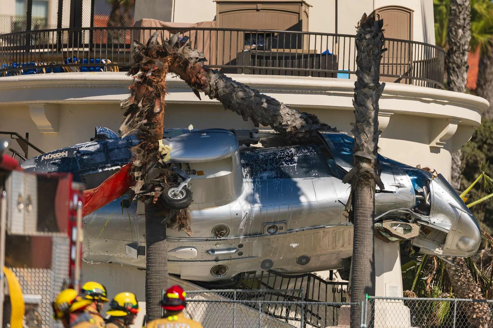Video: Se desploma helicóptero en Huntington Beach, California Video: Se desploma helicóptero en Huntington Beach, California