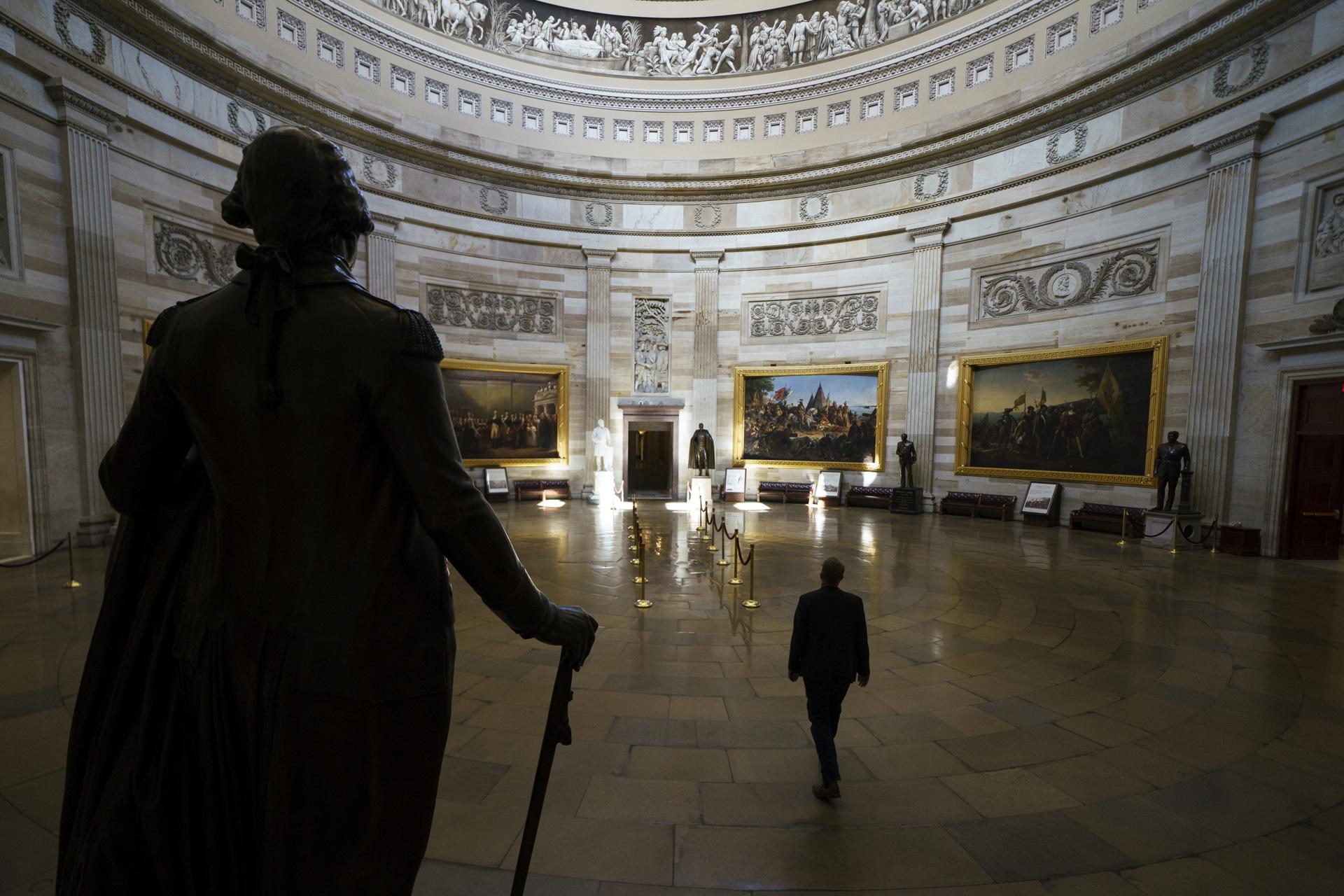 Casa Blanca comienza con los despidos por el cierre del Gobierno federal Casa Blanca comienza con los despidos por el cierre del Gobierno federal