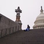 Funcionarios de Estados Unidos dejan de percibir su primera nómina desde inicio del cierre de Gobierno