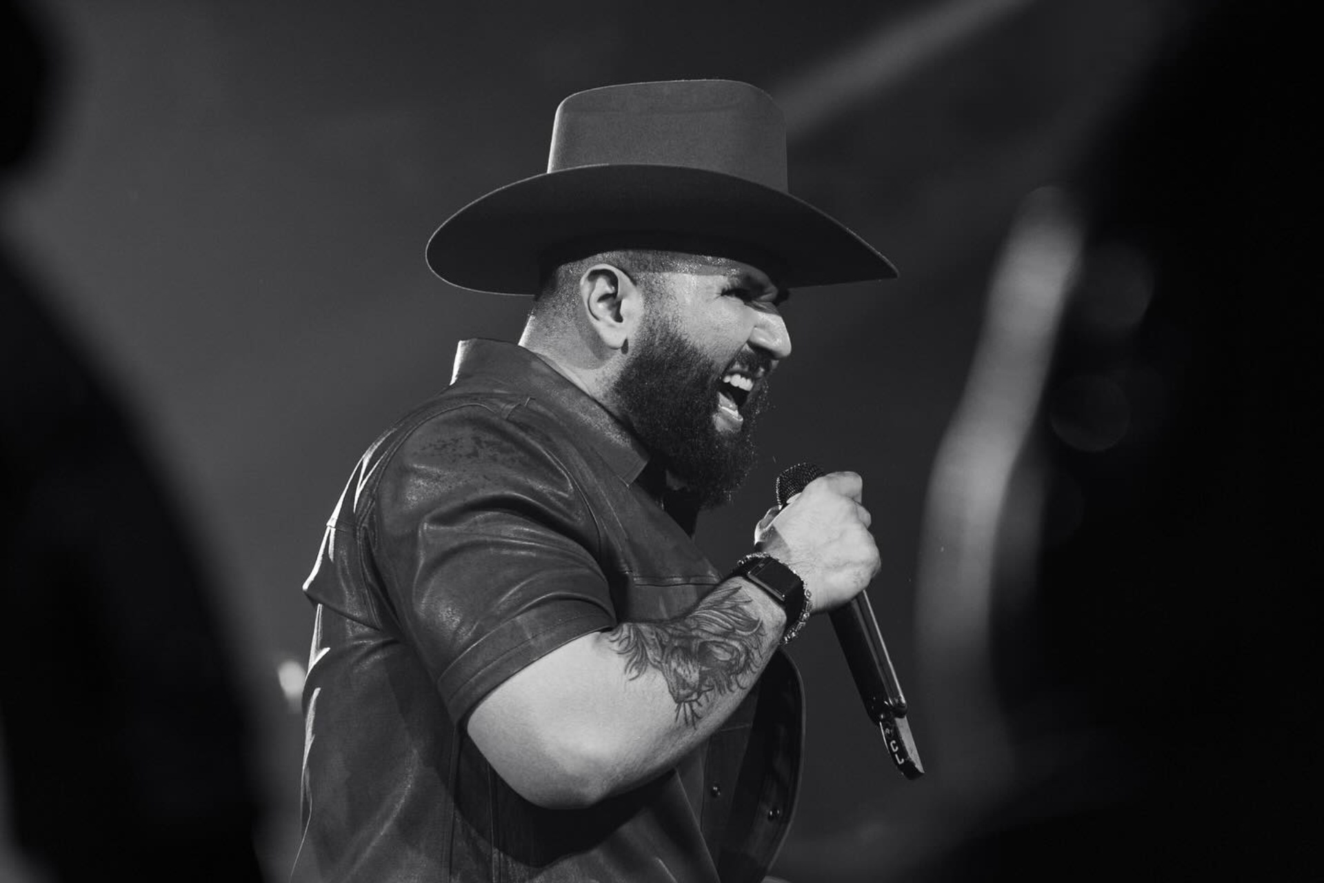 Carín León lanzará un álbum de música country tras “pisar fuerte” en EE.UU.